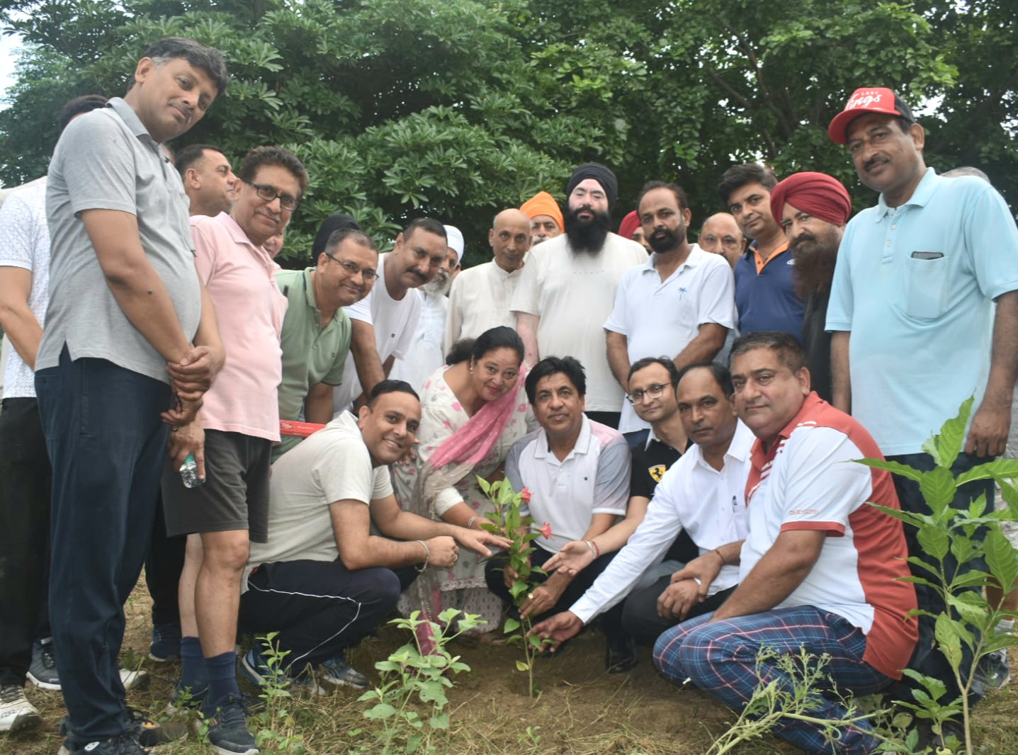 ਕੈਬਨਿਟ ਮੰਤਰੀ ਬ੍ਰਹਮ ਸ਼ੰਕਰ ਜਿੰਪਾ ਨੇ ਰੇਲਵੇ ਮੰਡੀ ਗਰਾਉਂਡ ’ਚ ਪੌਦੇ ਲਗਾਉਣ ਦੀ ਕੀਤੀ ਸ਼ੁਰੂਆਤ